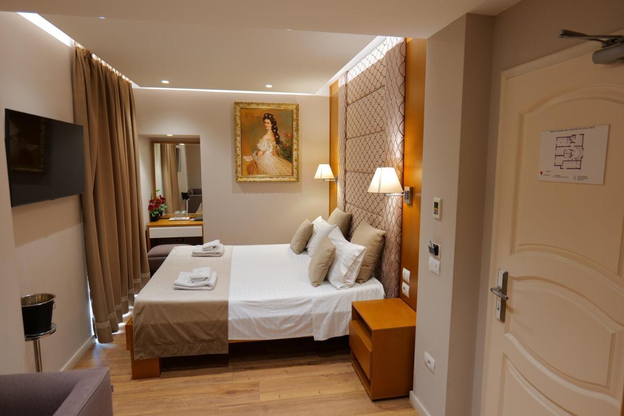 Hotel Queen Selitë e Vogël Екстериор снимка