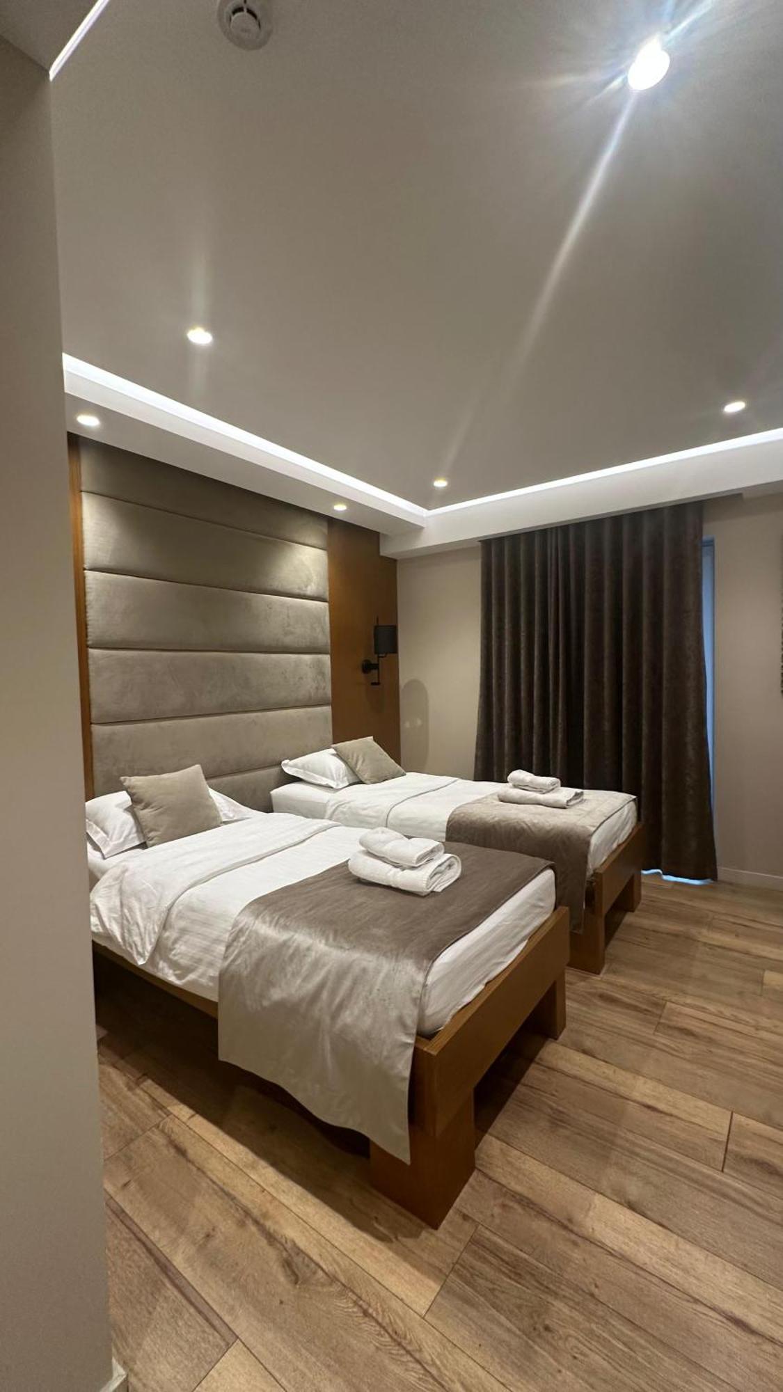 Hotel Queen Selitë e Vogël Екстериор снимка