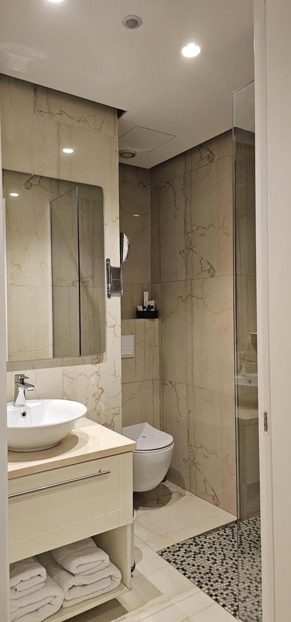 Hotel Queen Selitë e Vogël Екстериор снимка