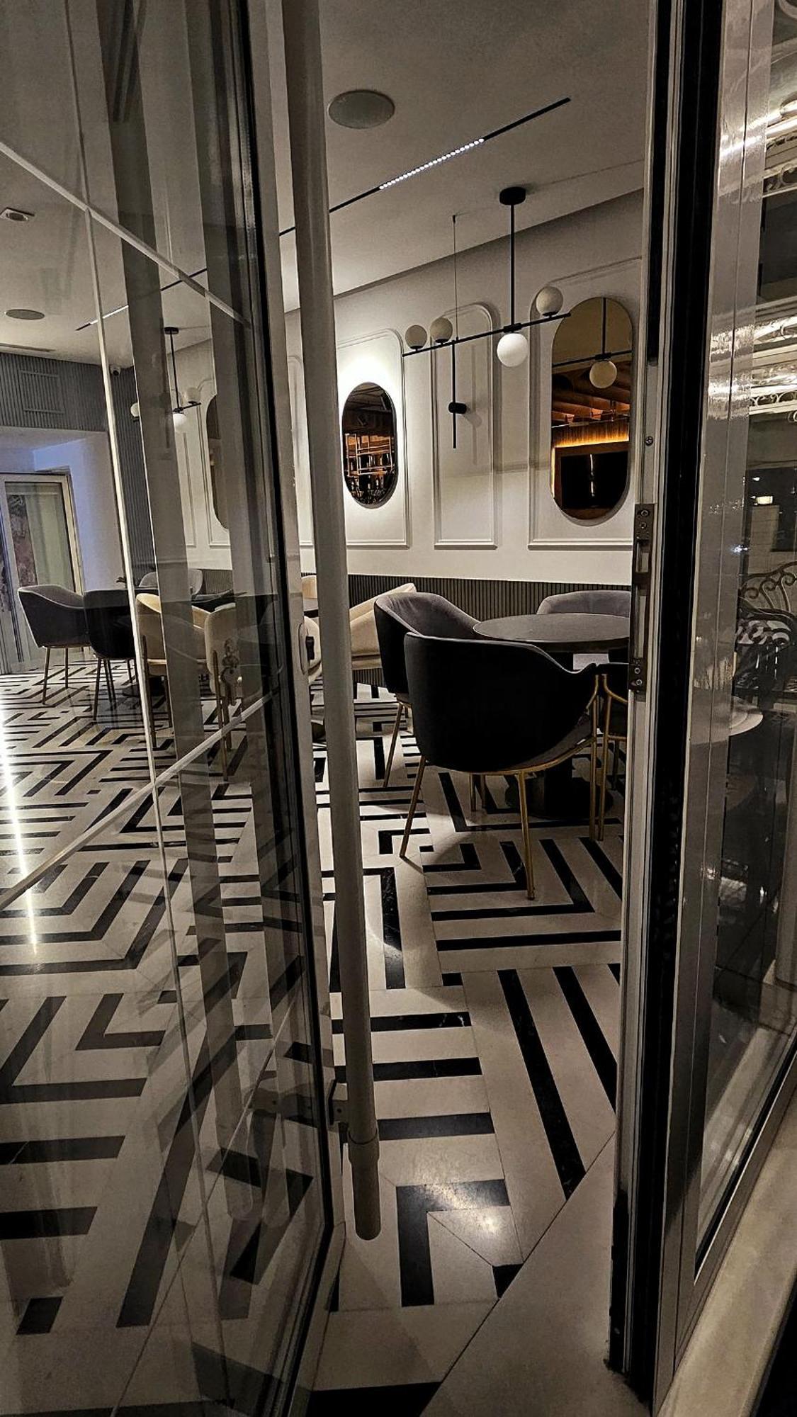 Hotel Queen Selitë e Vogël Екстериор снимка