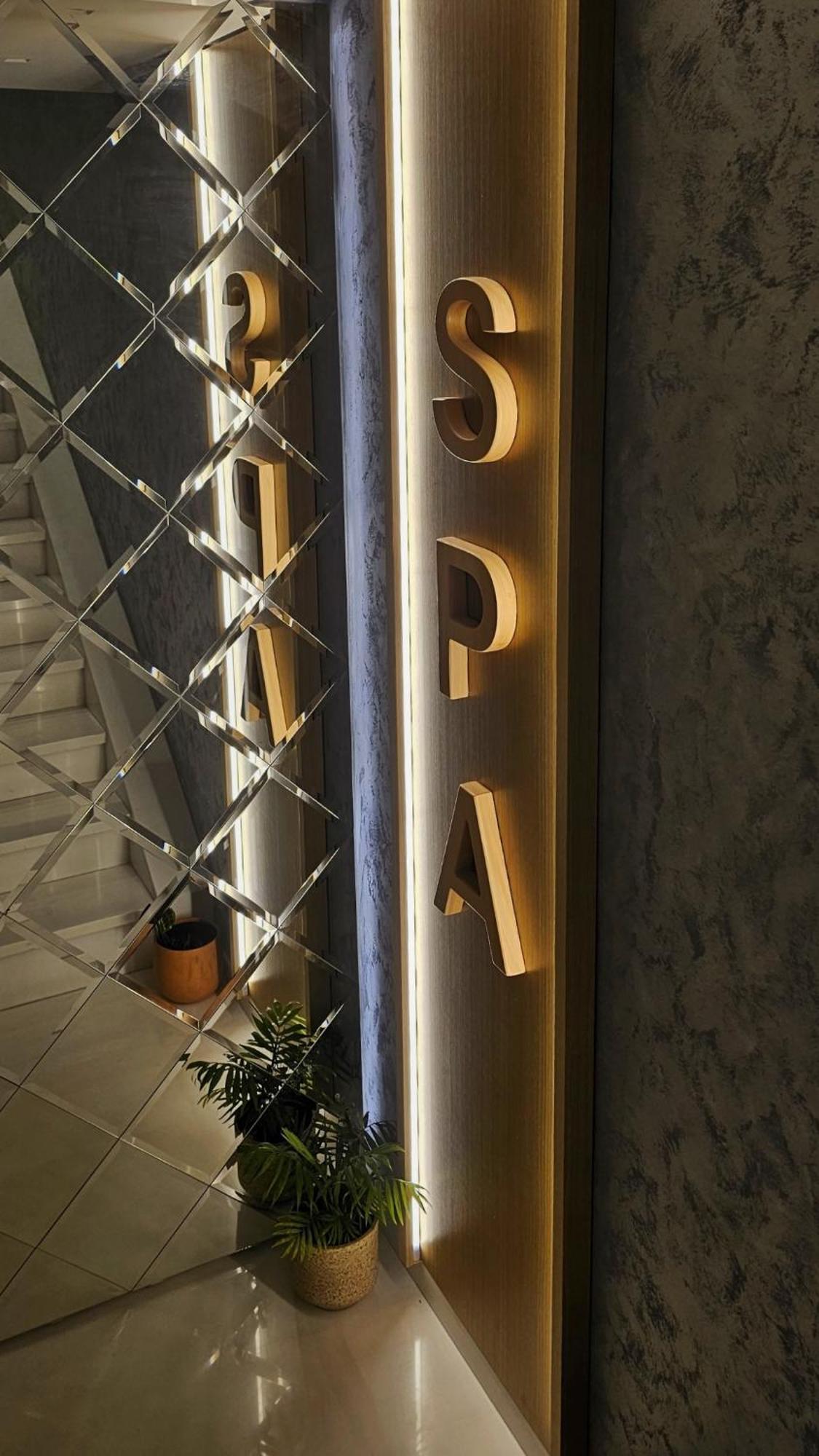 Hotel Queen Selitë e Vogël Екстериор снимка