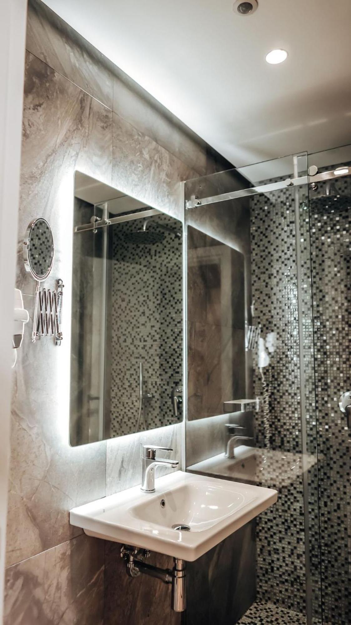 Hotel Queen Selitë e Vogël Екстериор снимка