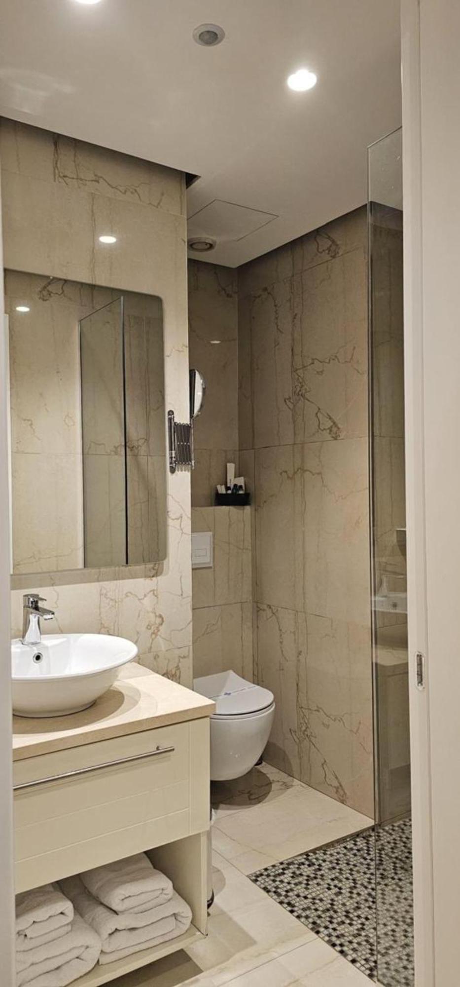Hotel Queen Selitë e Vogël Екстериор снимка