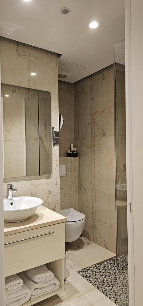 Hotel Queen Selitë e Vogël Екстериор снимка