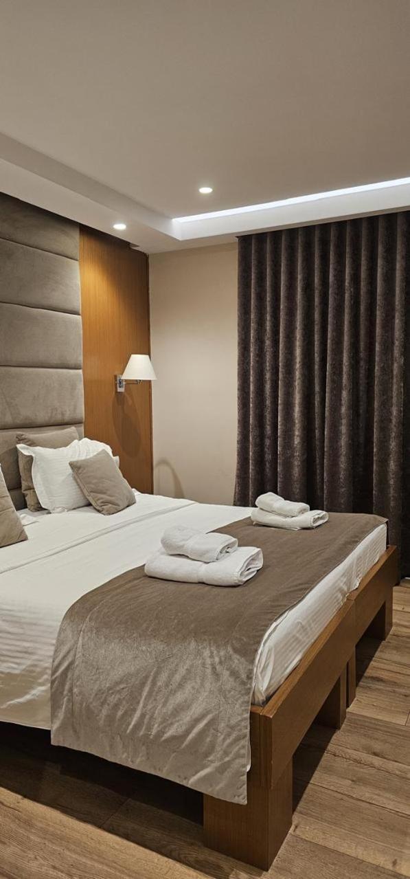 Hotel Queen Selitë e Vogël Екстериор снимка