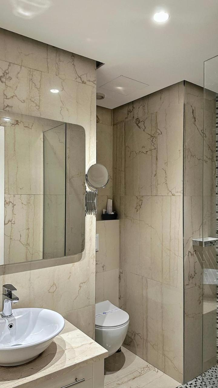 Hotel Queen Selitë e Vogël Екстериор снимка