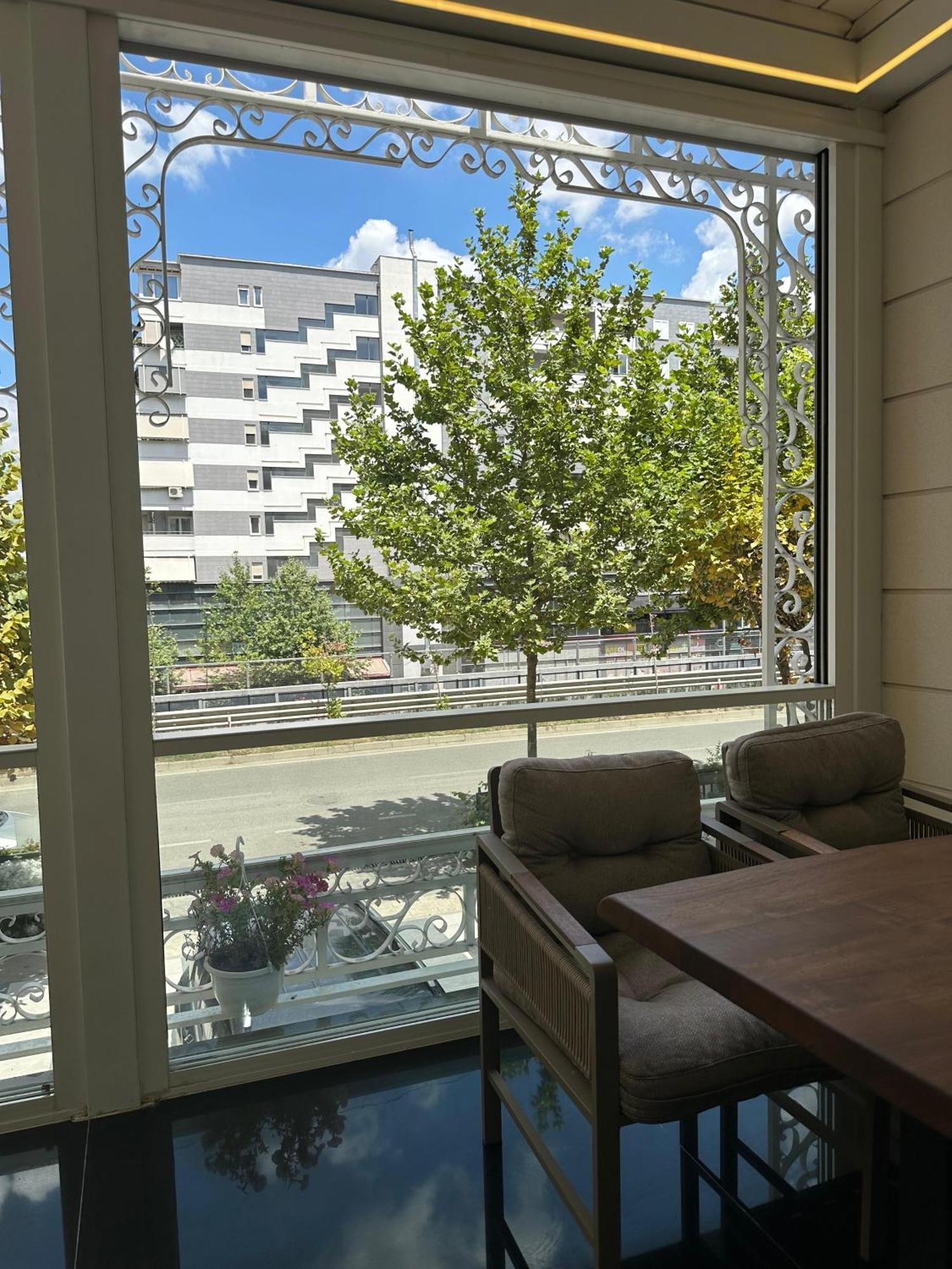 Hotel Queen Selitë e Vogël Екстериор снимка