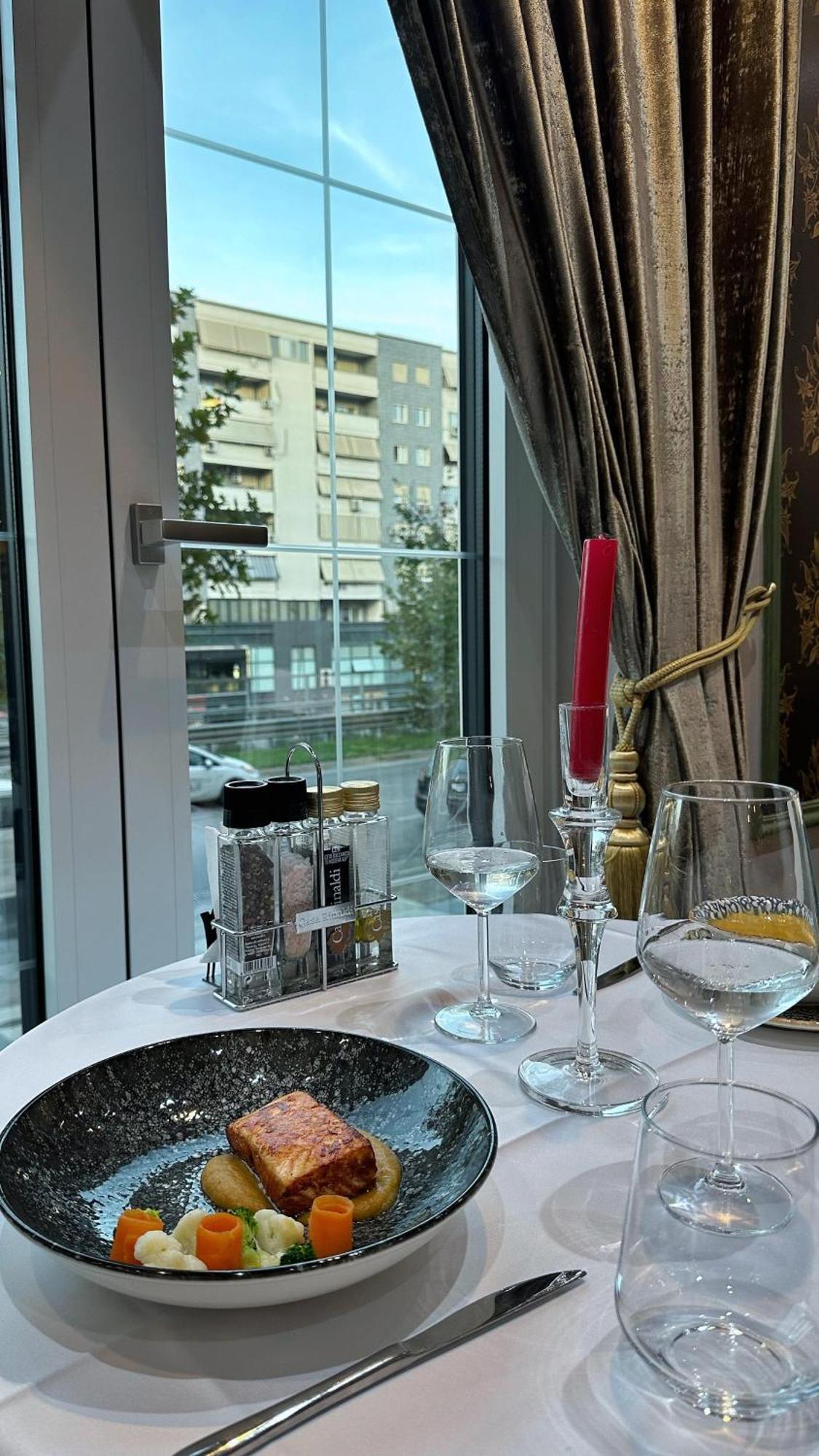 Hotel Queen Selitë e Vogël Екстериор снимка