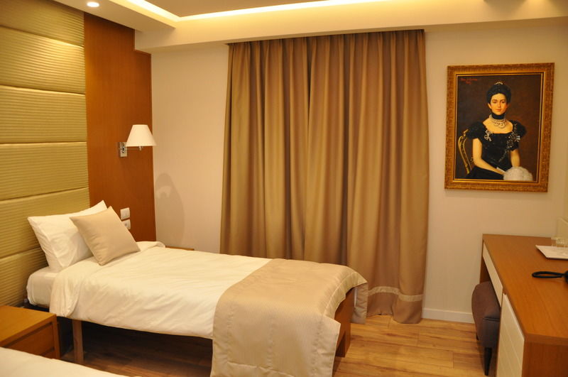 Hotel Queen Selitë e Vogël Екстериор снимка