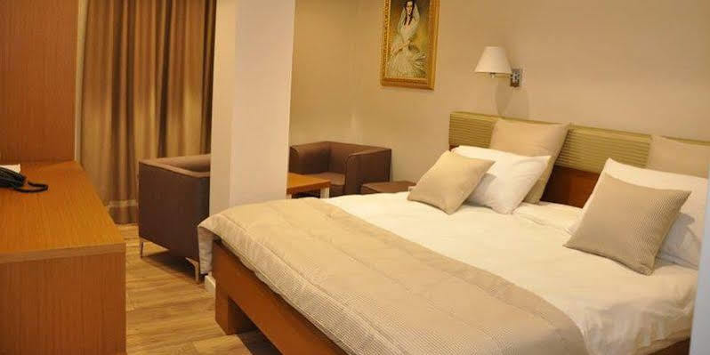 Hotel Queen Selitë e Vogël Екстериор снимка
