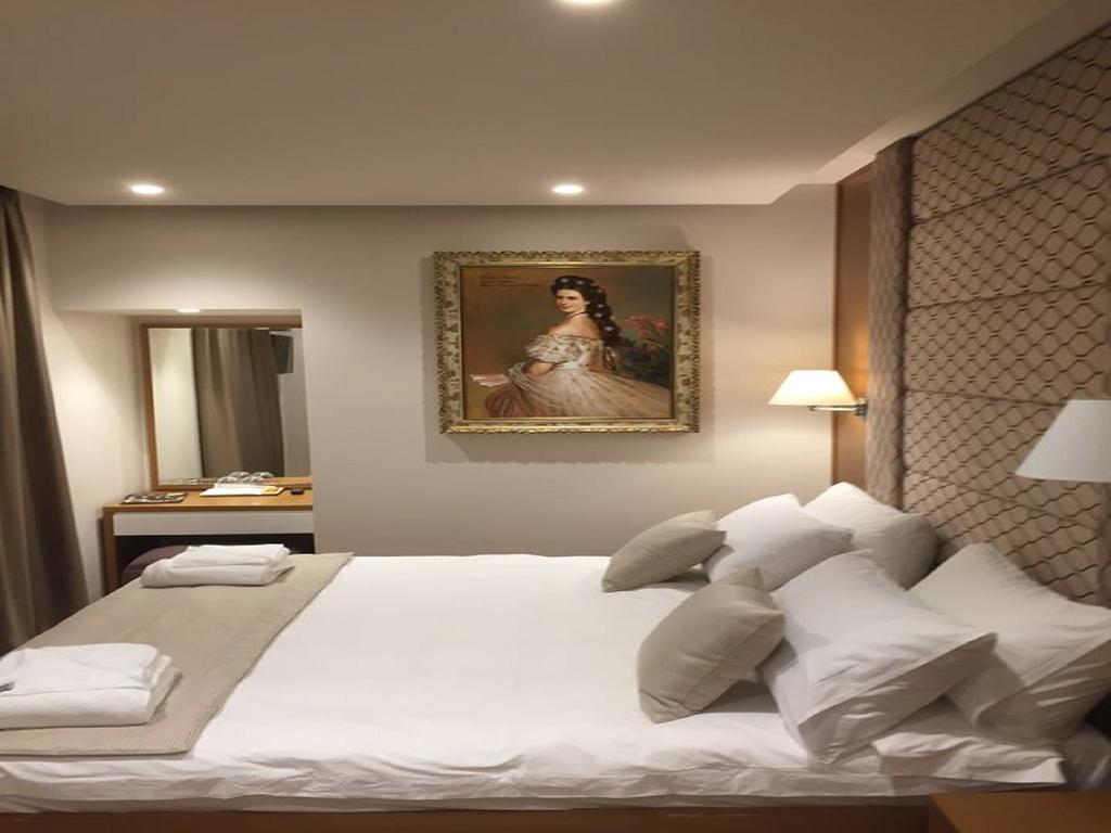 Hotel Queen Selitë e Vogël Екстериор снимка