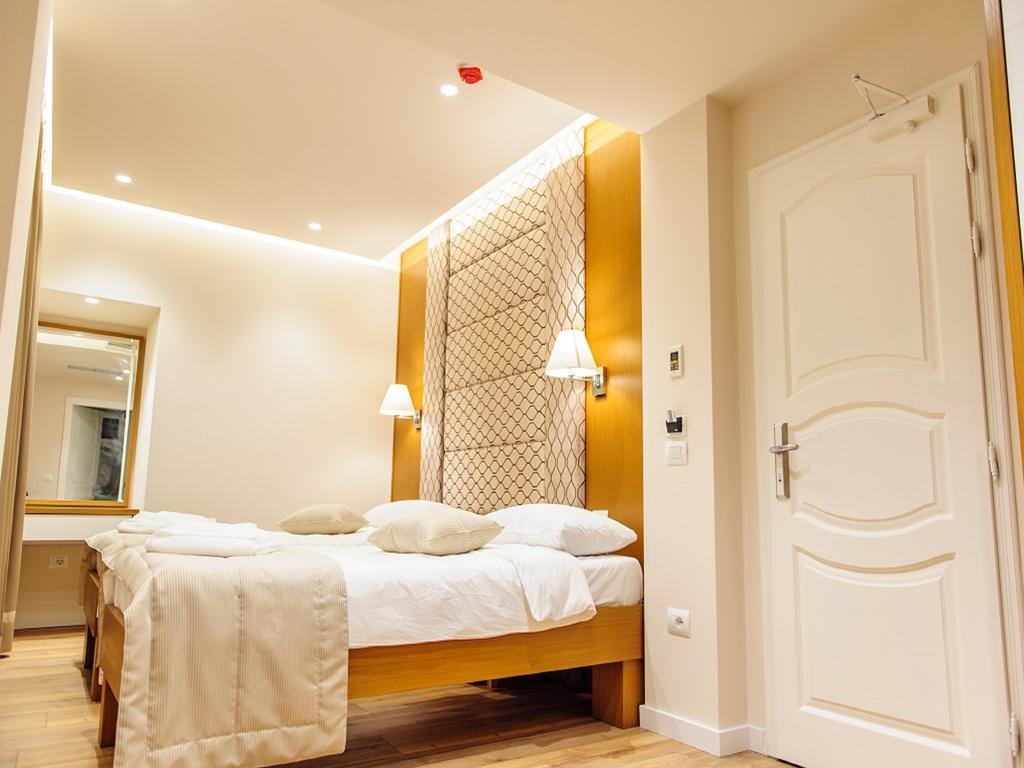 Hotel Queen Selitë e Vogël Екстериор снимка
